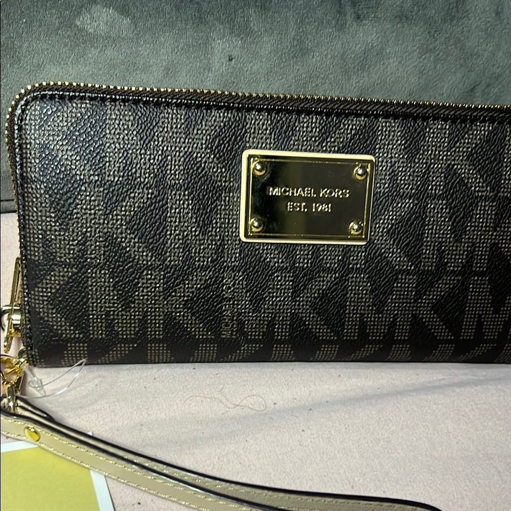 Michael Kors Brown Wristlet Long Wallet- Brown Monogrammed Brand New retail $98 - Picture 3 of 11